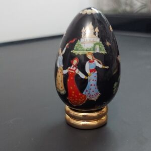 Vintage Franklin Mint Lacquered Egg from the Collector's Treasury Series,
